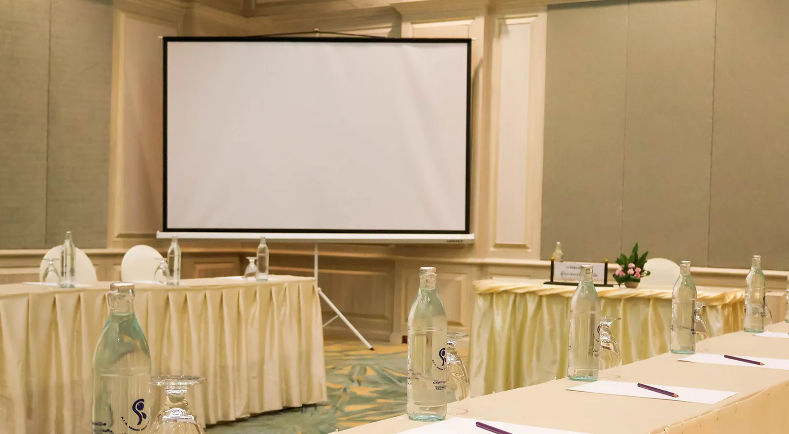 mainslide-meeting-event-kanda-c-3