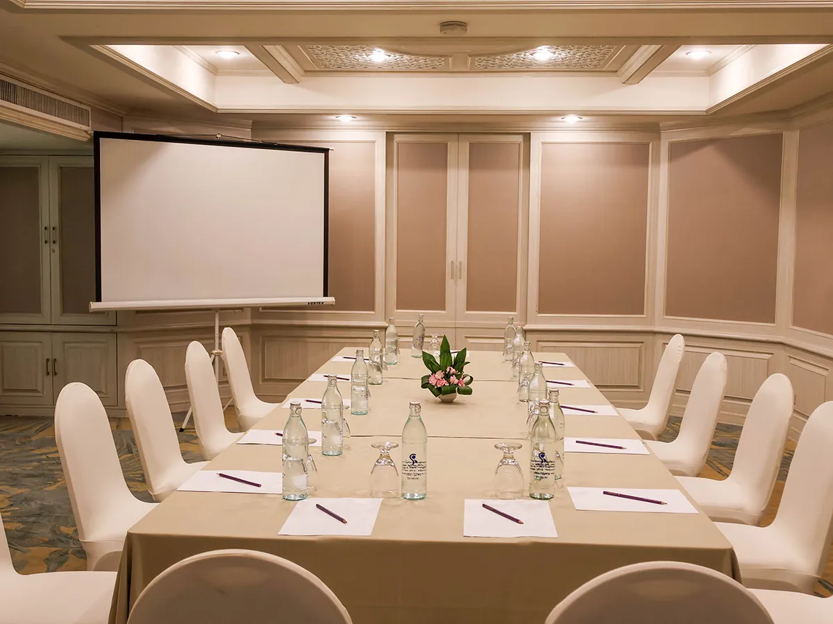 slide-meetings-events-sub-karon-room-1