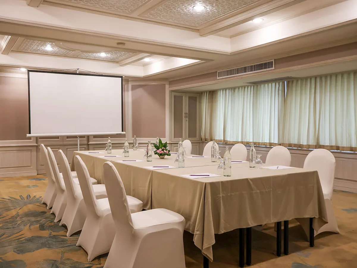 slide-meetings-events-sub-karon-room-3